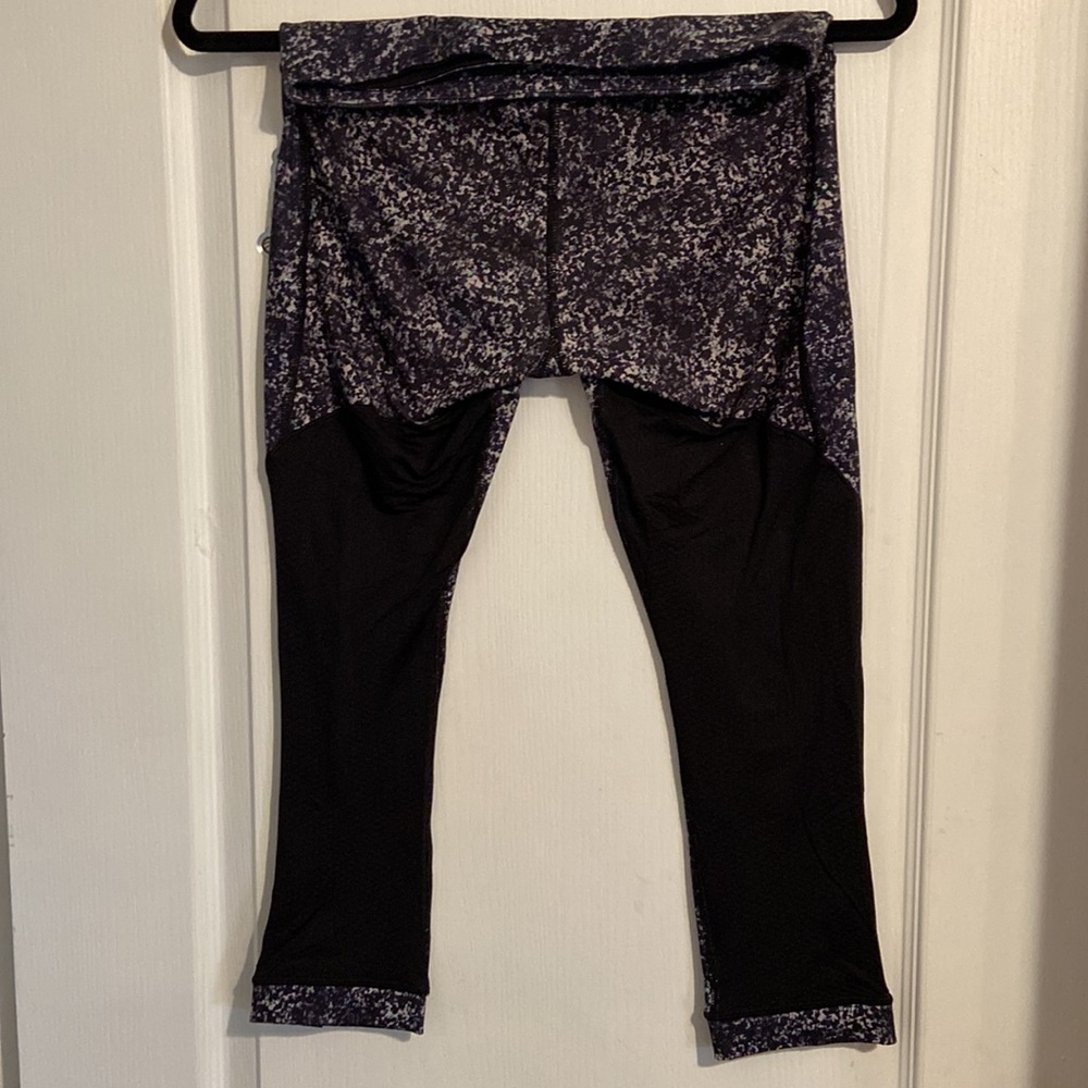 Lululemon Crops Size 4 - Picture 2 of 2
